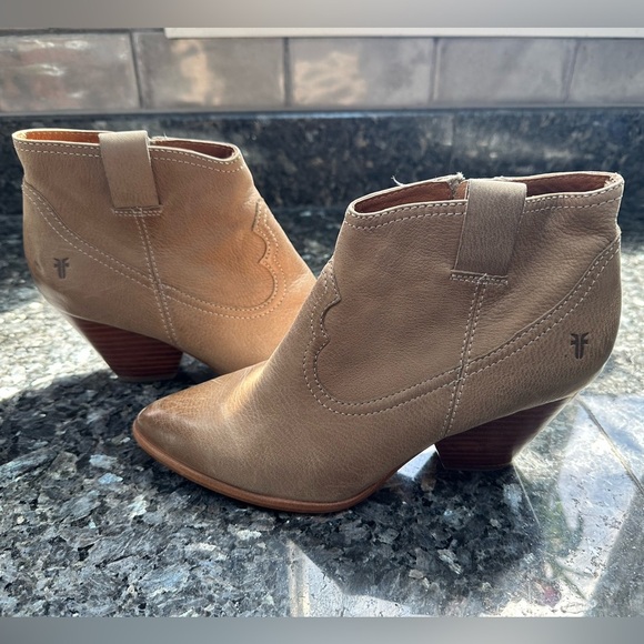 FRYE Reina Heeled Western Ankle  Bootie in Tan Ash Leather Women’s Size 6.5 - Picture 5 of 15